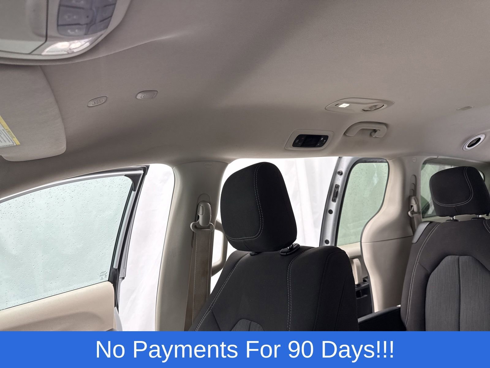 Used 2022 Chrysler Voyager LX image 21