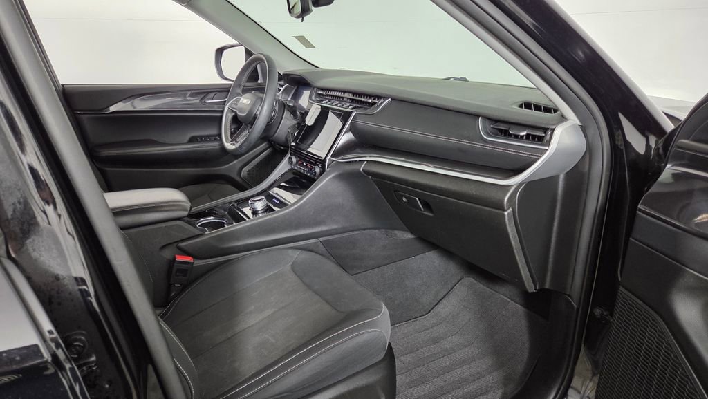 Used 2023 Jeep Grand Cherokee Laredo image 35