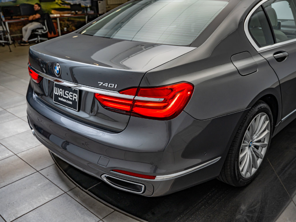 Used 2016 BMW 740i RWD image 18