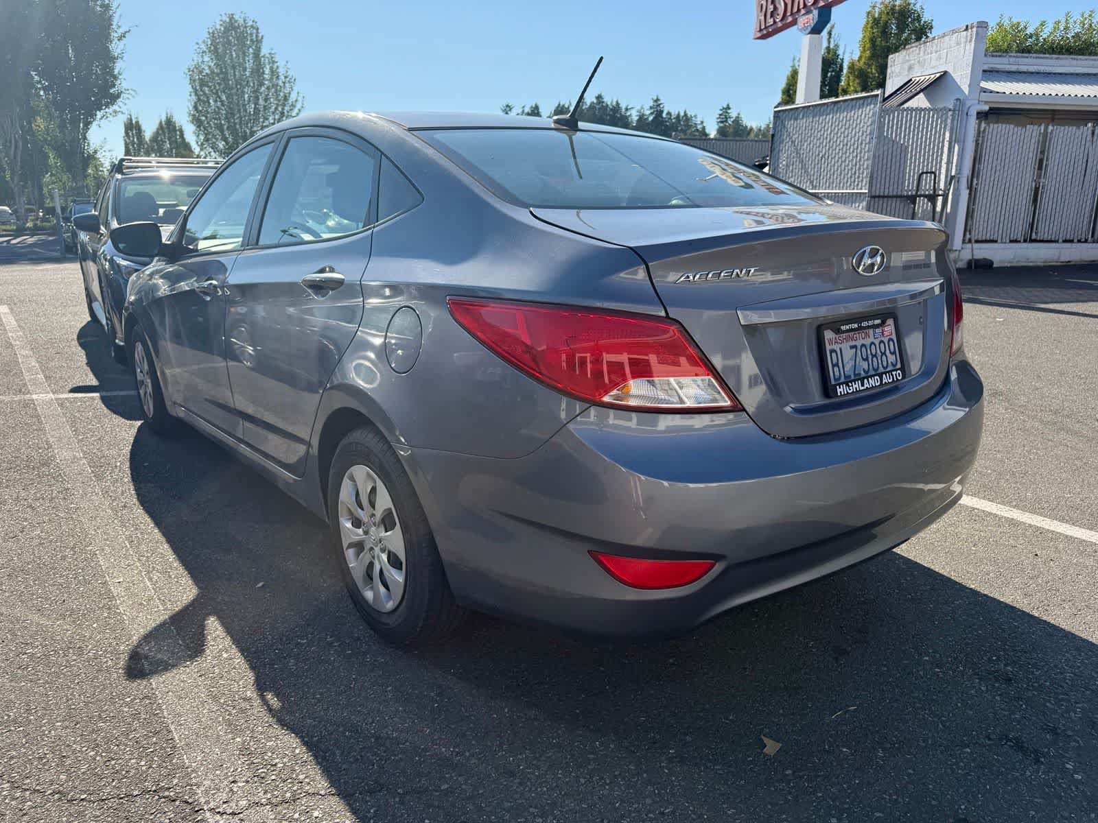 Used 2017 Hyundai Accent SE FWD image 2