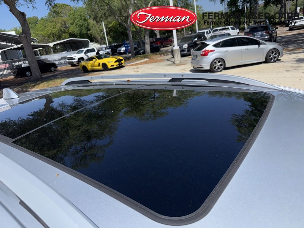 Used 2022 GMC Terrain SLT w/ Tech Package image 9