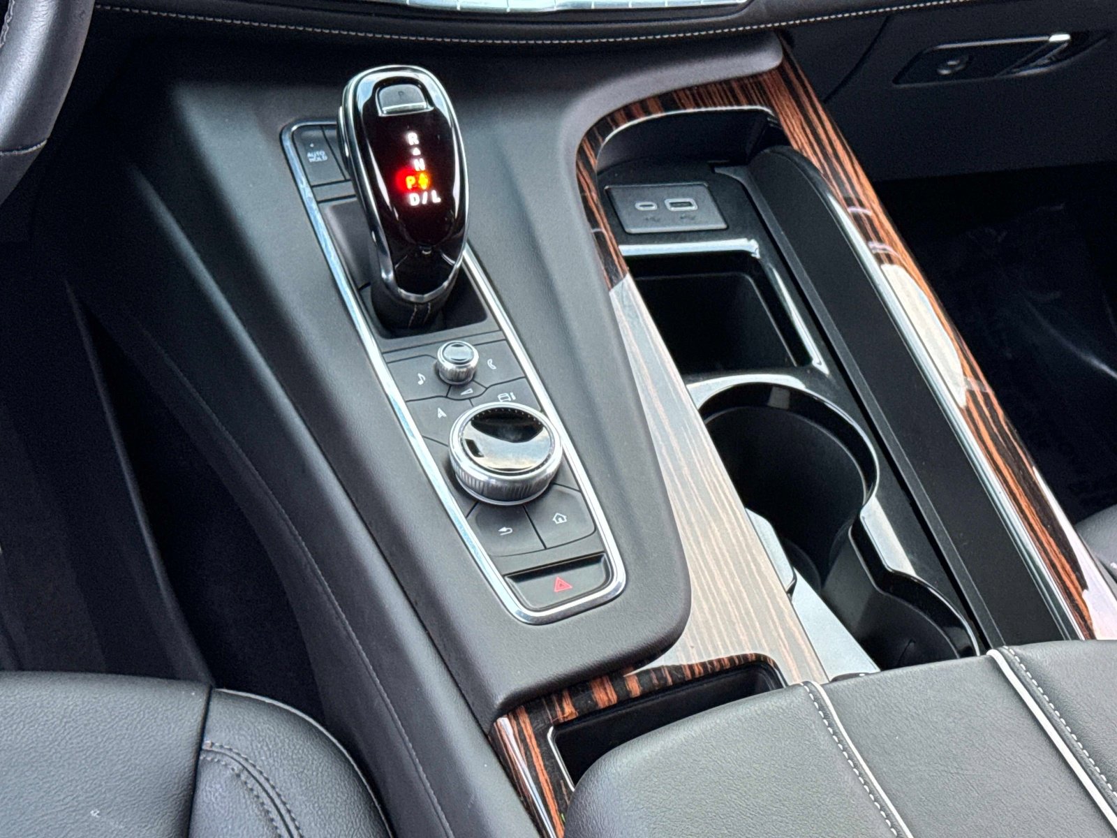 Used 2024 Cadillac Escalade Luxury image 5