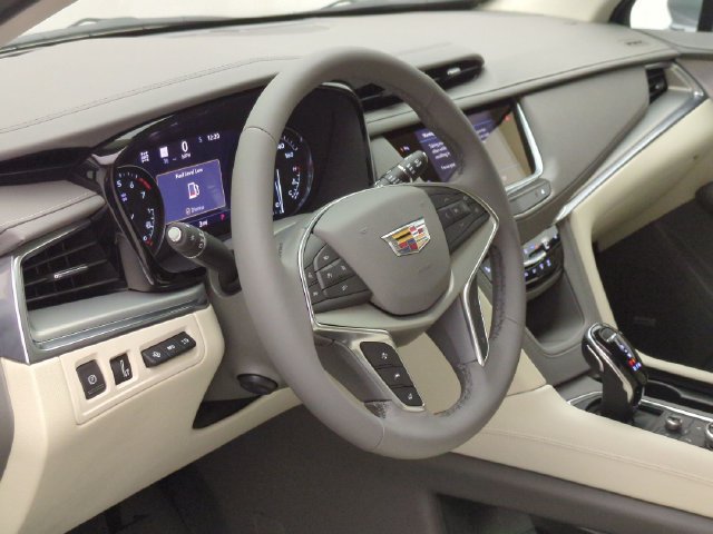 New 2026 Cadillac XT5 Premium Luxury w/ LPO, Floor Liner Package AWD/4WD image 9