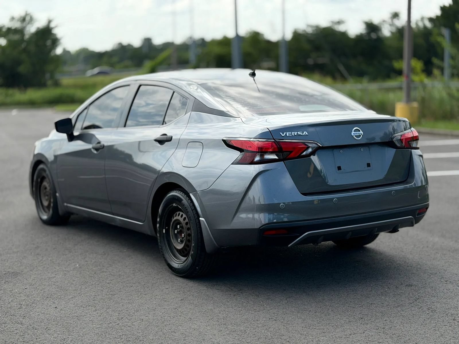 Used 2020 Nissan Versa S FWD image 3