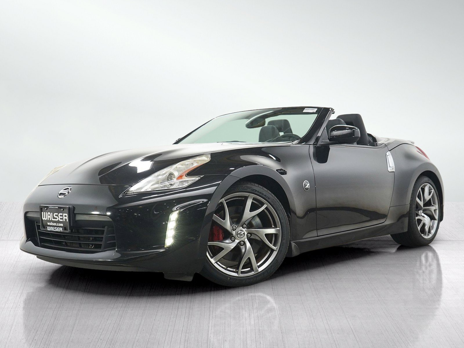 Used 2014 Nissan 370Z Touring w/ Sport Package RWD image 2