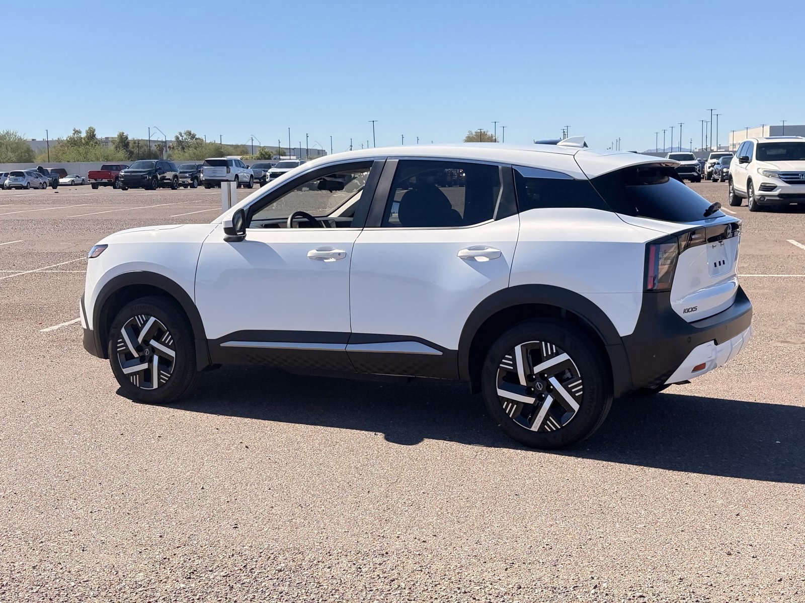 Used 2025 Nissan Kicks SV FWD image 3