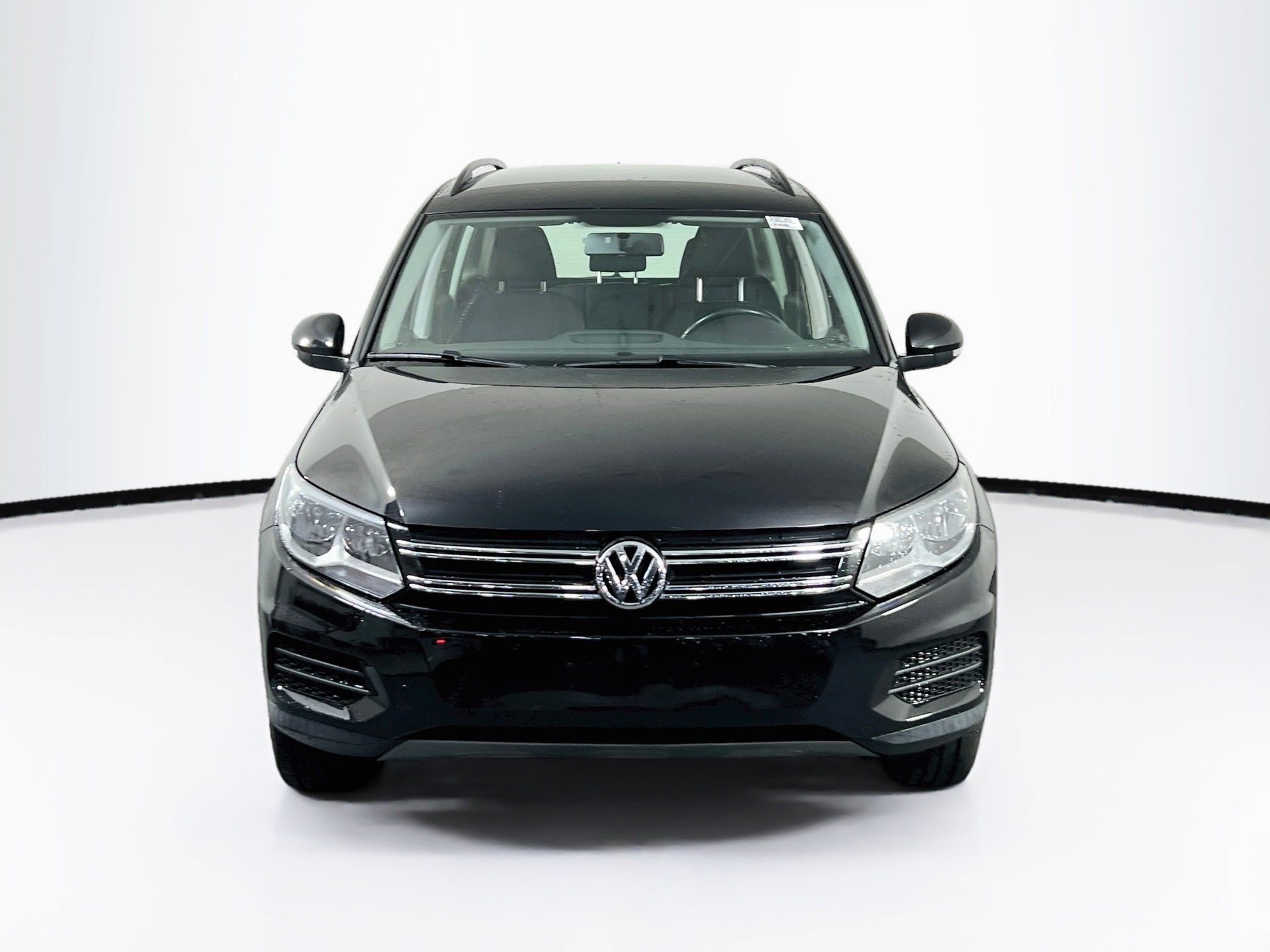 Used 2018 Volkswagen Tiguan Limited w/ Premium Package AWD/4WD image 2