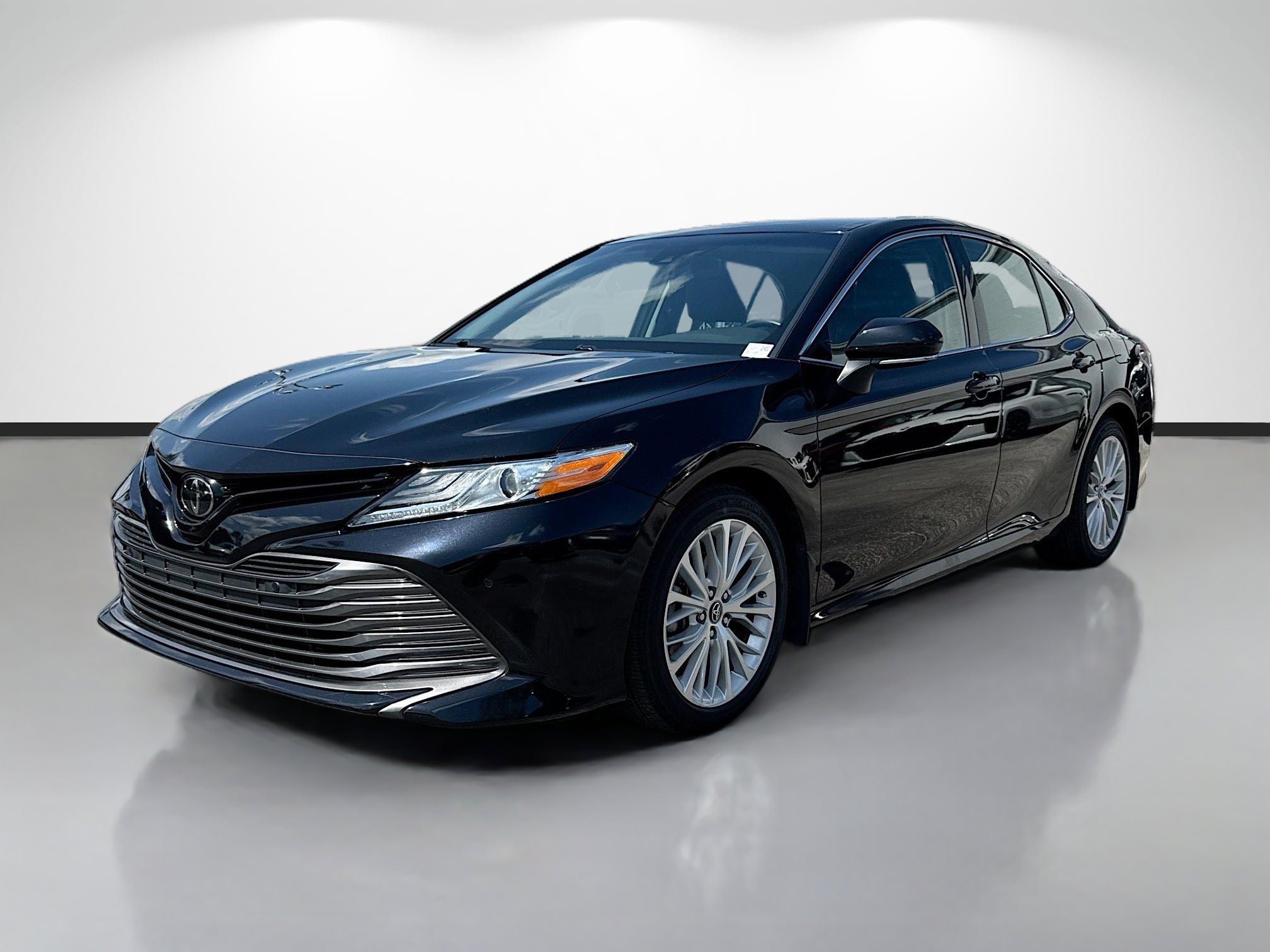 Used 2018 Toyota Camry XLE FWD image 7