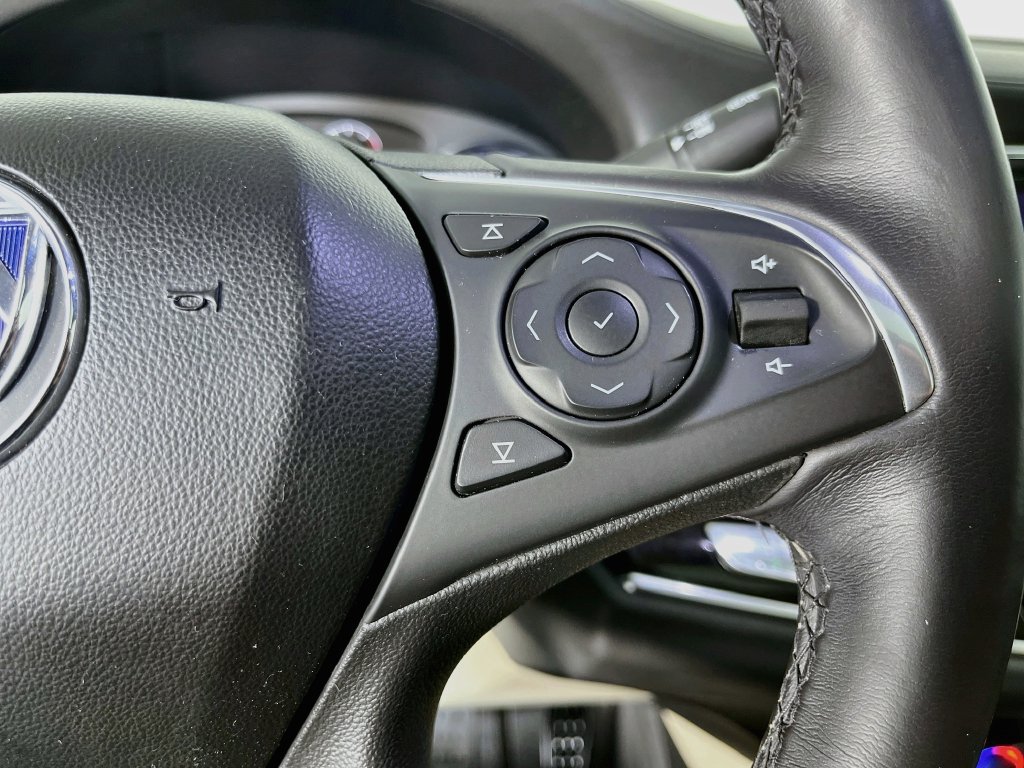 Used 2020 Buick Enclave Essence w/ Sound and Sites Package FWD image 15