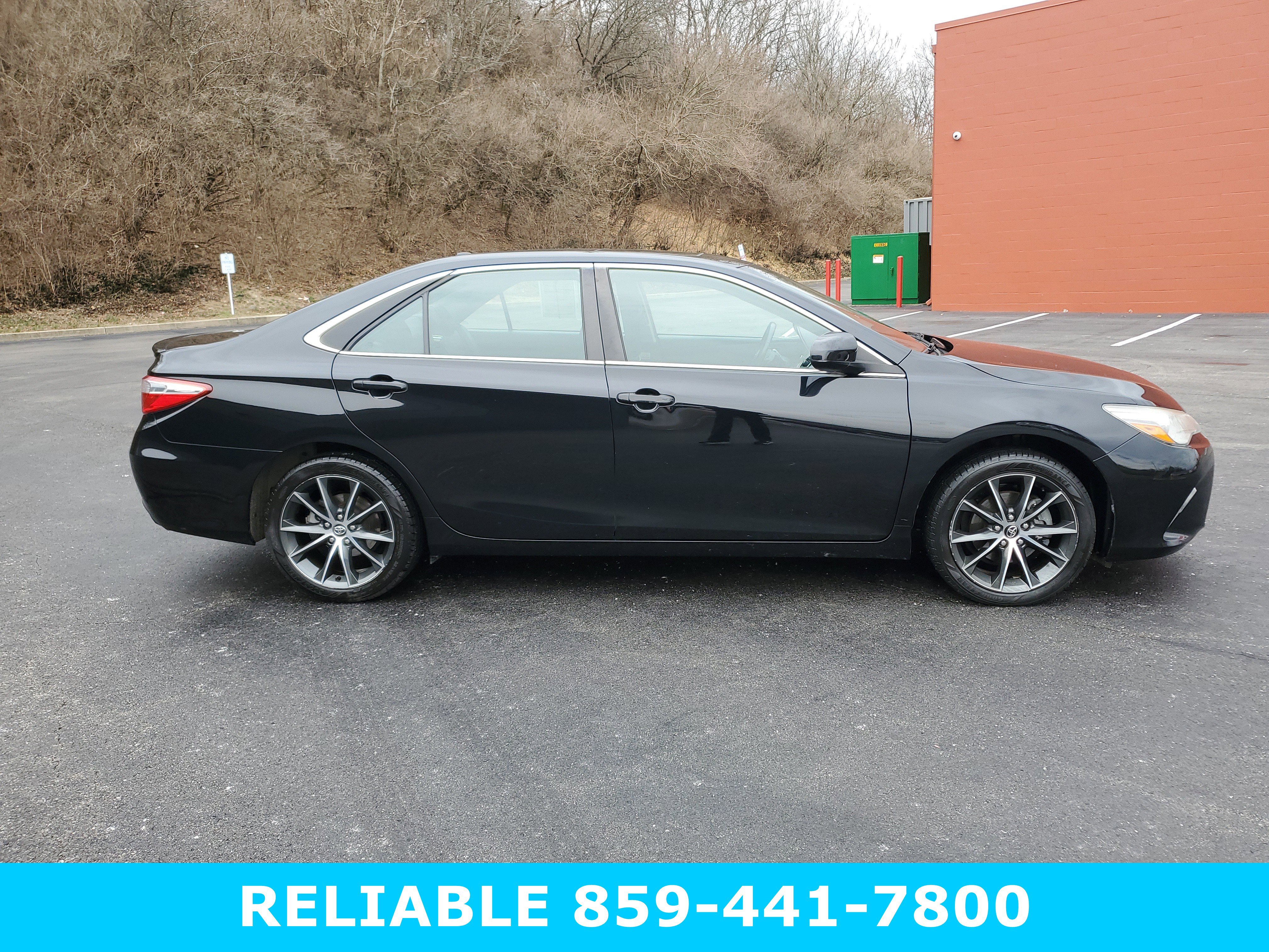 Used 2017 Toyota Camry XSE image 3
