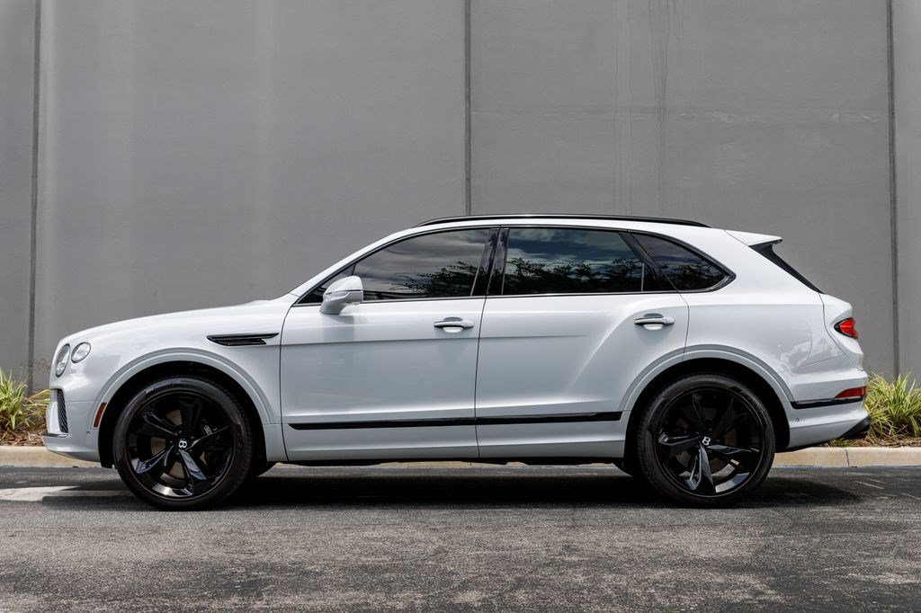 Used 2023 Bentley Bentayga AWD/4WD image 2