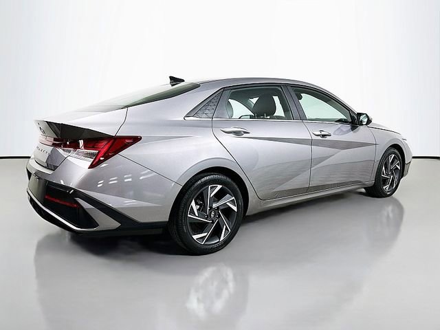 Used 2024 Hyundai Elantra SEL w/ Convenience Package FWD image 7