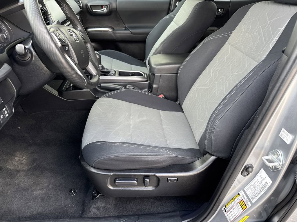 Used 2021 Toyota Tacoma TRD Off-Road image 9
