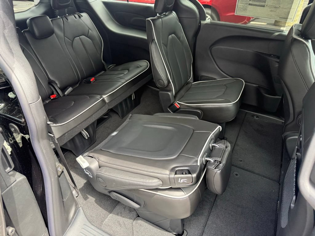 New 2027 Chrysler Pacifica Limited w/ S Appearance Package AWD/4WD image 51