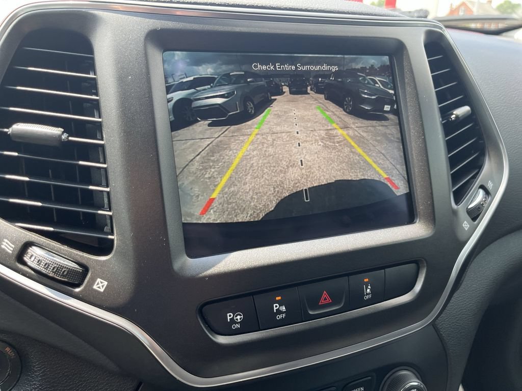 Used 2023 Jeep Cherokee Trailhawk w/ Sun & Sound Group AWD/4WD image 17