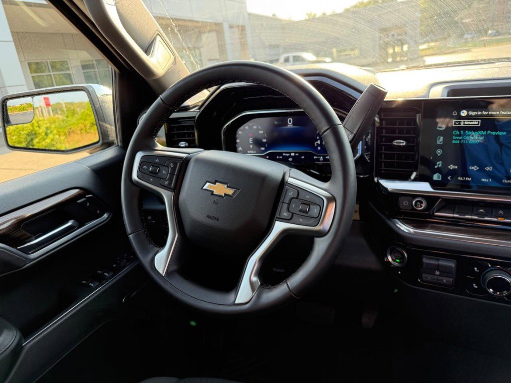 Used 2025 Chevrolet Silverado 1500 LT image 13