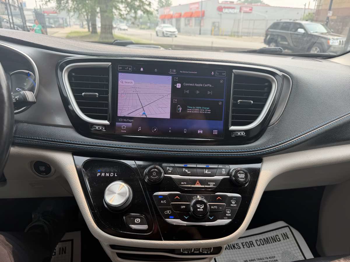 Used 2021 Chrysler Pacifica Touring-L FWD image 35
