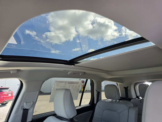 New 2026 Lincoln Aviator 2WD w/ Jet Appearance Package image 8