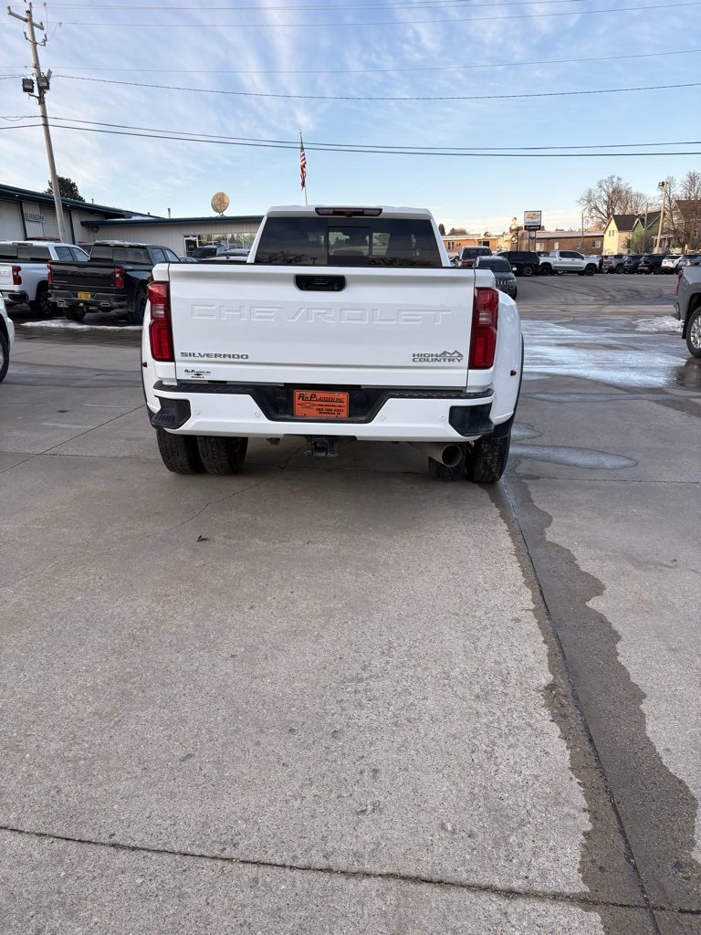 Used 2025 Chevrolet Silverado 3500 High Country AWD/4WD image 3