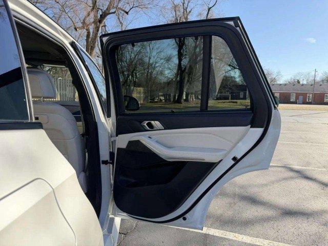 Used 2022 BMW X5 xDrive40i w/ M Sport Package image 23