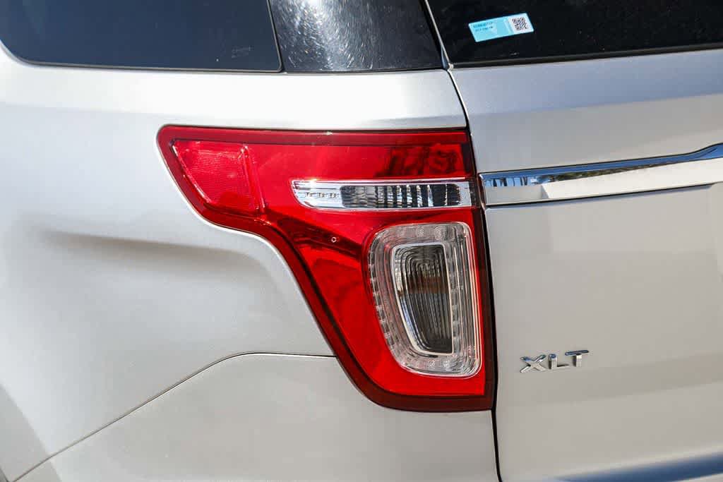 Used 2014 Ford Explorer XLT w/ Equipment Group 202A FWD image 9