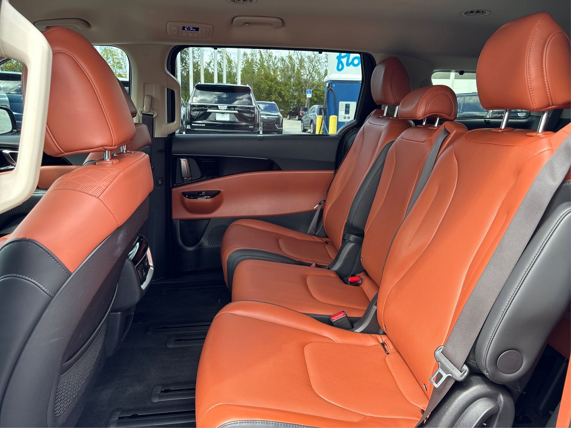 Used 2023 Kia Carnival SX image 10