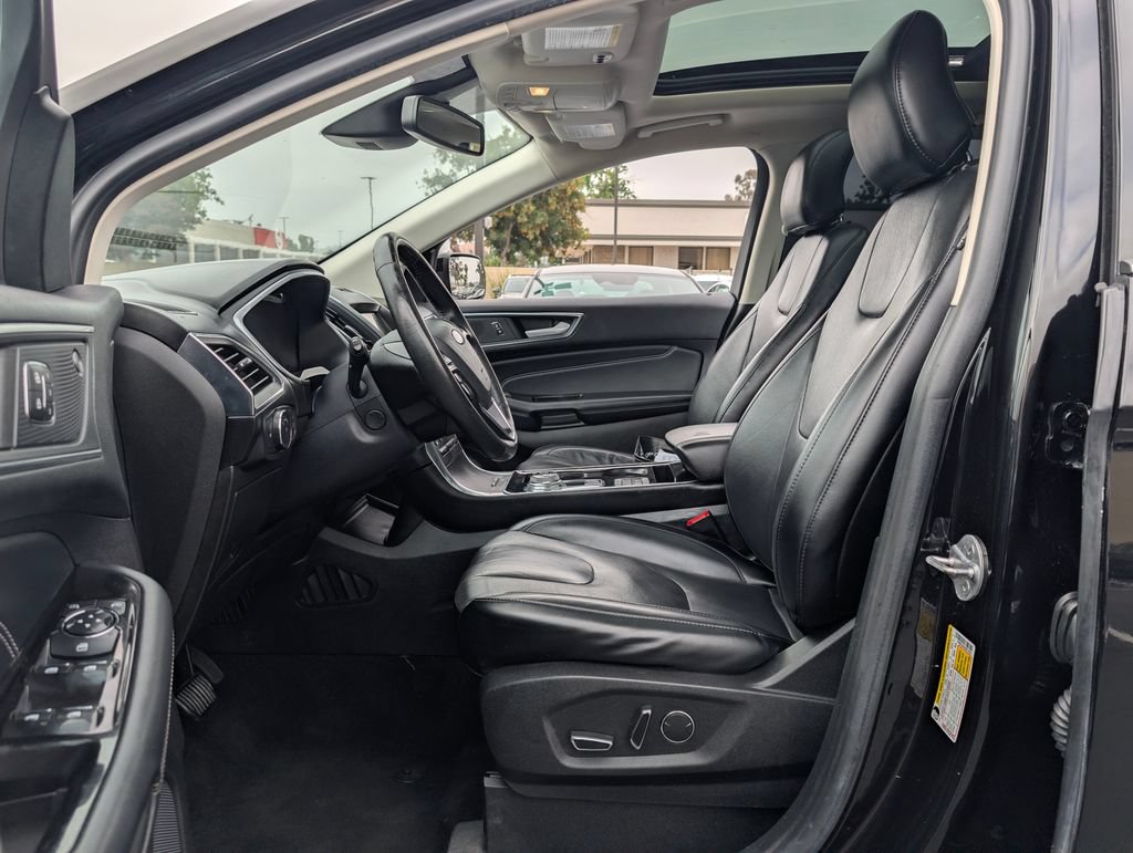 Used 2019 Ford Edge Titanium w/ Equipment Group 301A FWD image 14