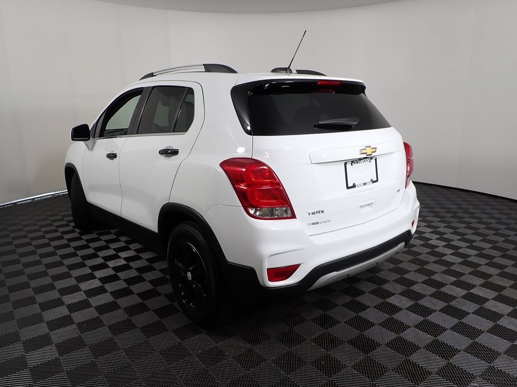 Used 2018 Chevrolet Trax LT w/ LT Convenience Package FWD image 12