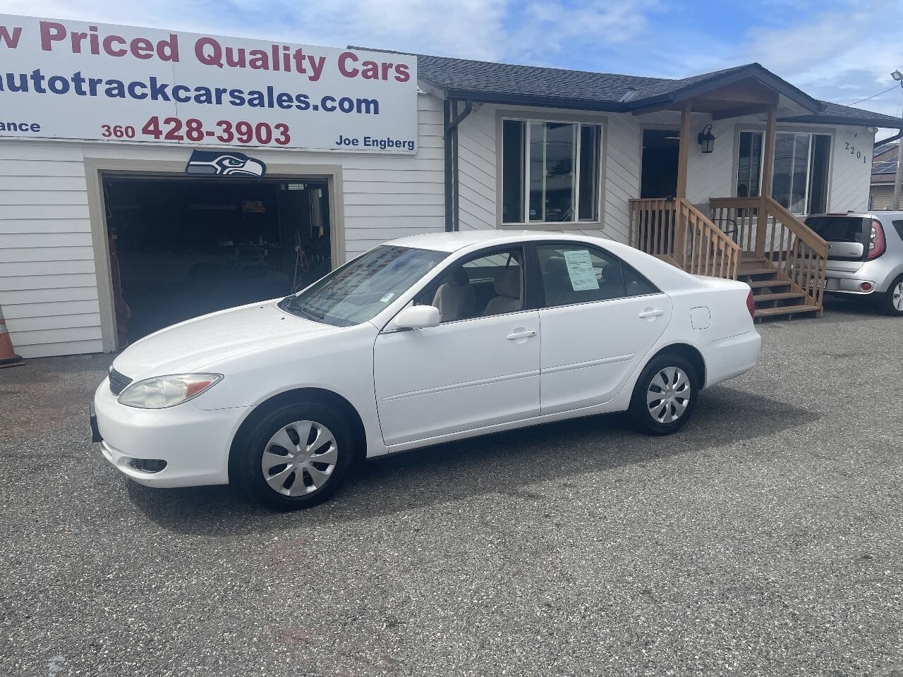 Used 2002 Toyota Camry LE FWD image 2