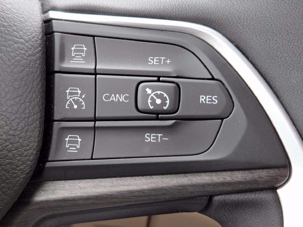 Used 2024 Jeep Grand Cherokee Limited AWD/4WD image 14