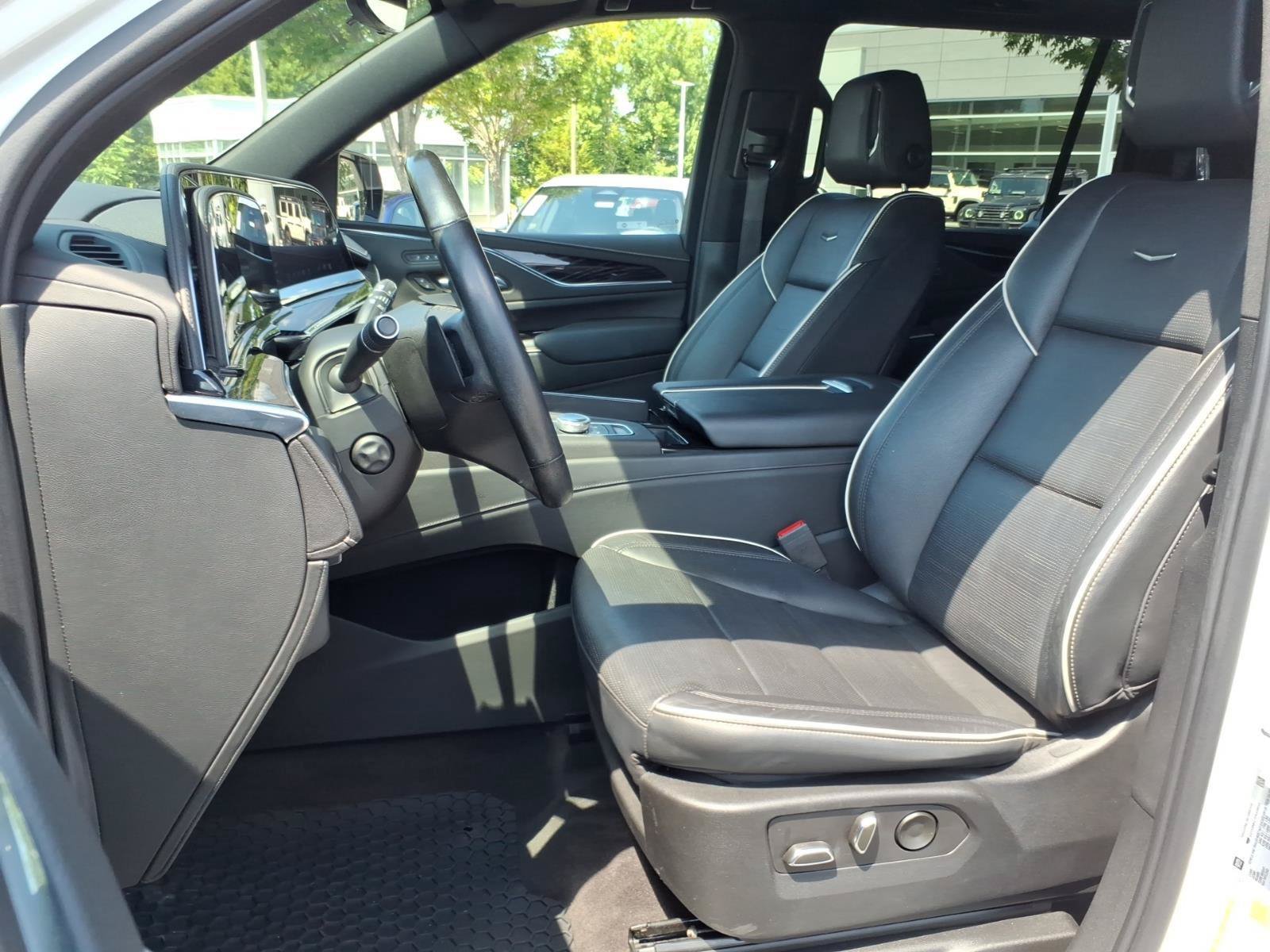 Used 2023 Cadillac Escalade ESV Sport AWD/4WD image 14
