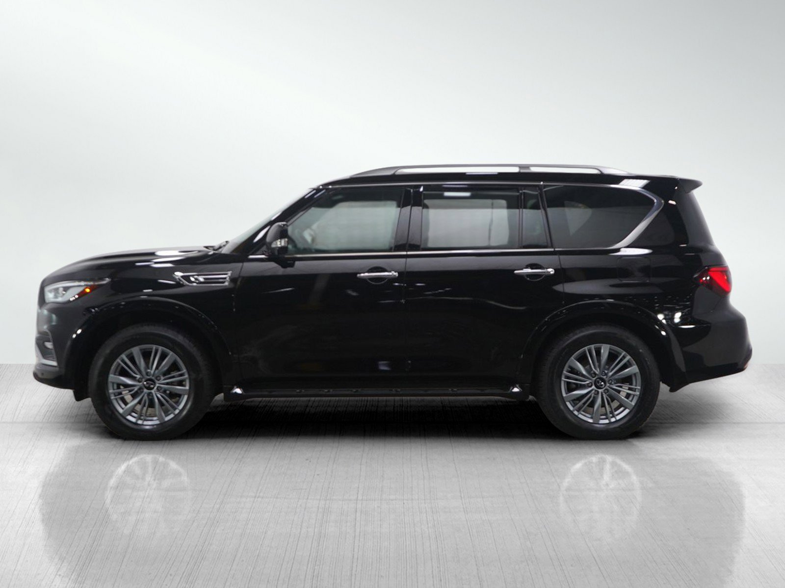 Used 2024 INFINITI QX80 Premium Select image 2