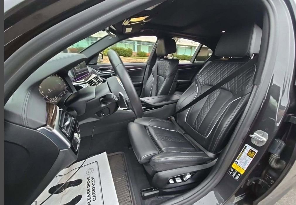 Used 2020 BMW M550i xDrive w/ Executive Package image 11