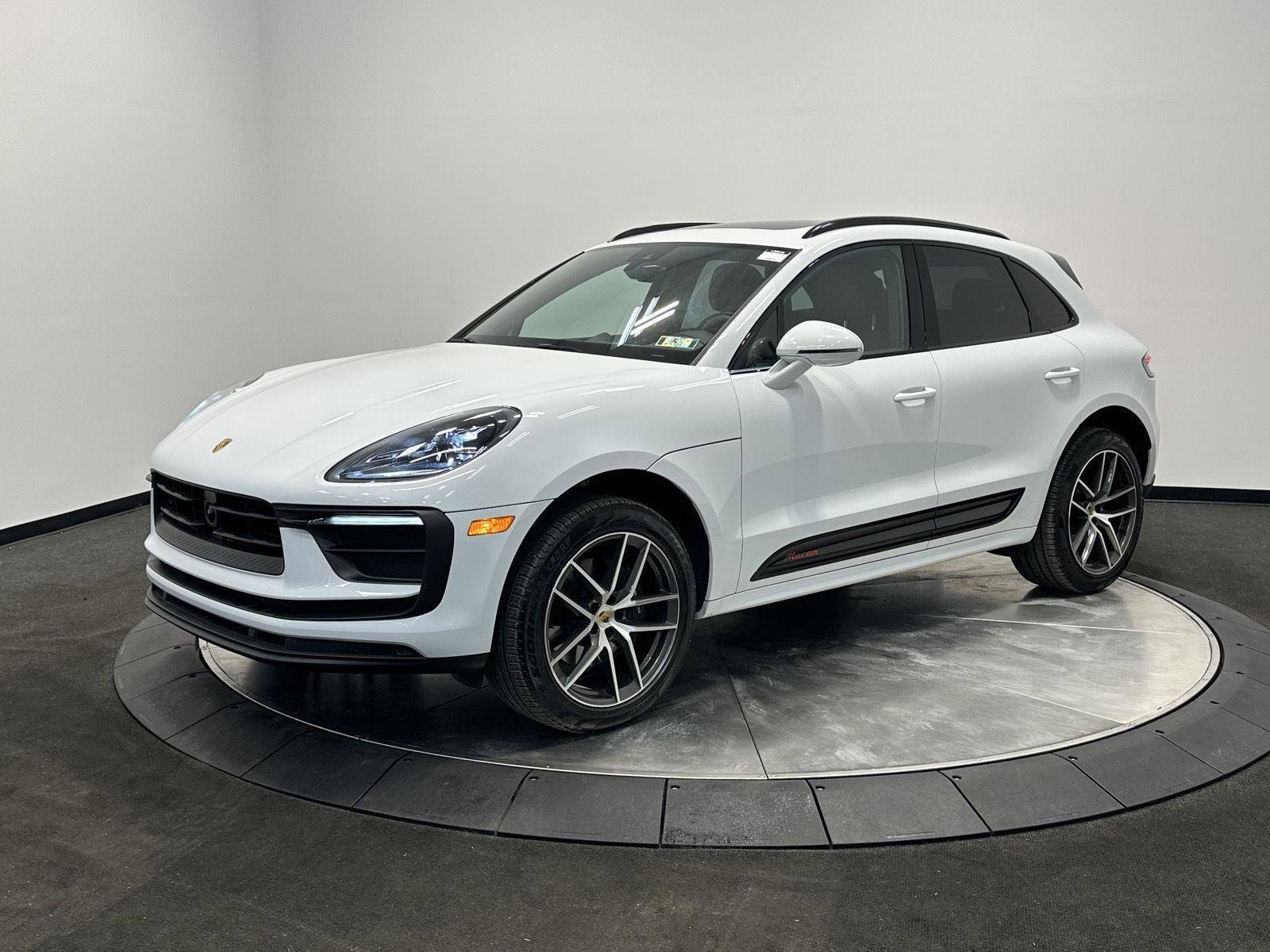 Certified 2025 Porsche Macan image 1