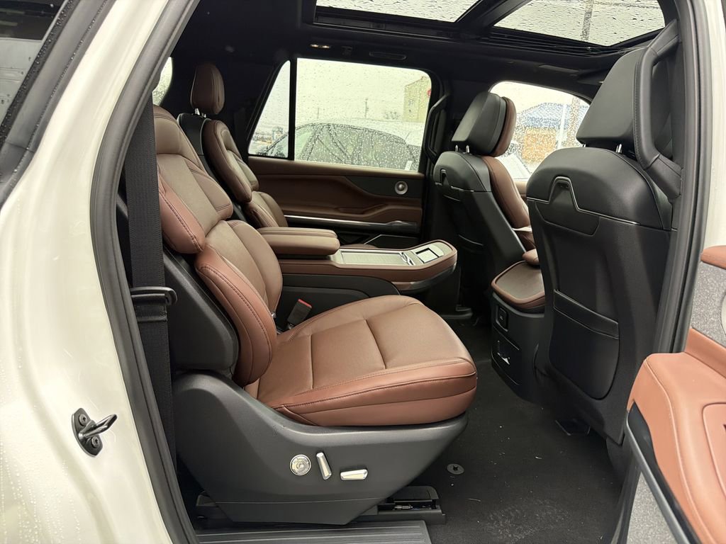 New 2026 Lincoln Navigator L Reserve image 8