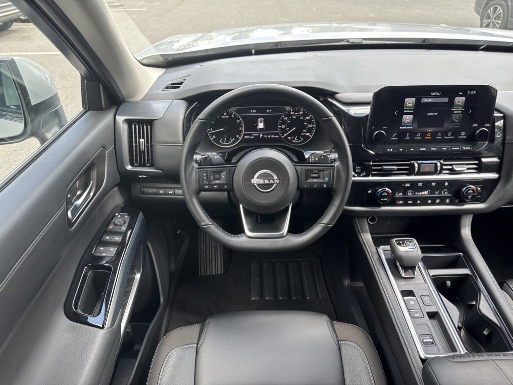 Used 2025 Nissan Pathfinder SL w/ Black Appearance Package FWD image 29