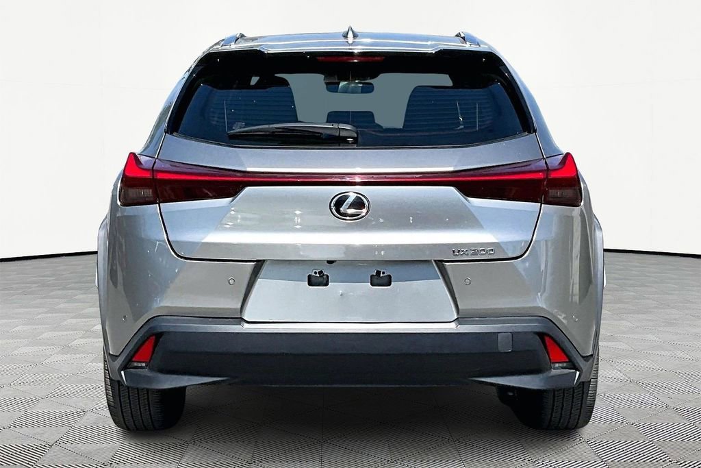 Used 2022 Lexus UX 200 w/ Accessory Package (Z2) image 4