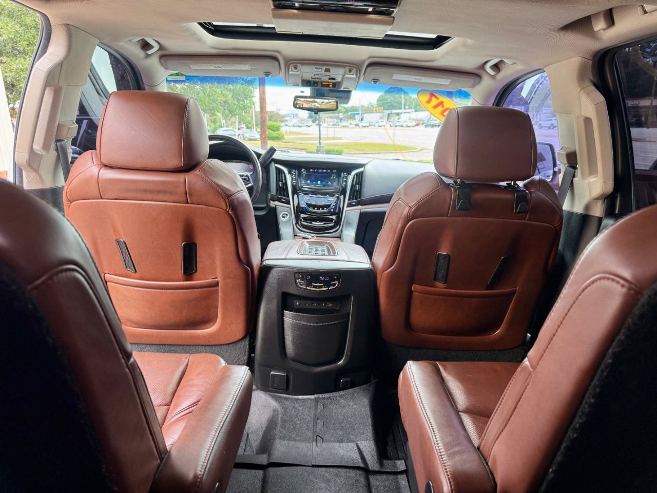 Used 2017 Cadillac Escalade ESV Luxury RWD image 15