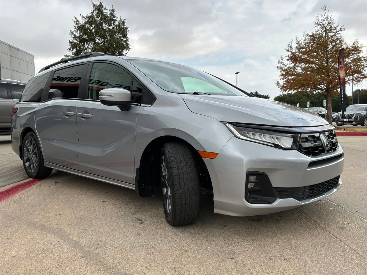 Used 2025 Honda Odyssey Touring image 4