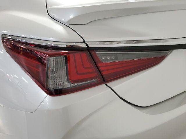Certified 2023 Lexus ES 250 w/ Premium Package AWD/4WD image 37