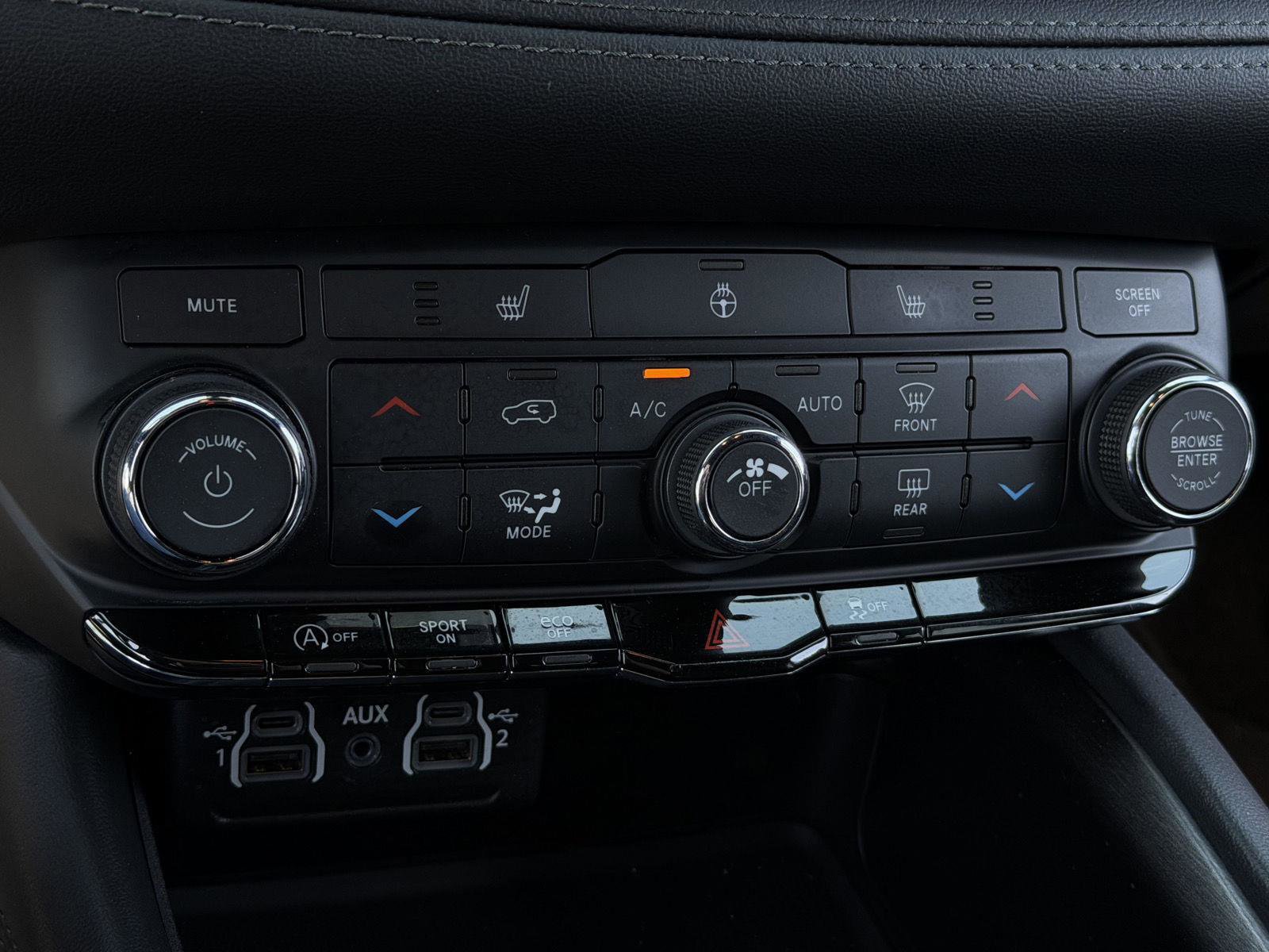 Used 2024 Dodge Durango SXT w/ SXT Blacktop Group image 15