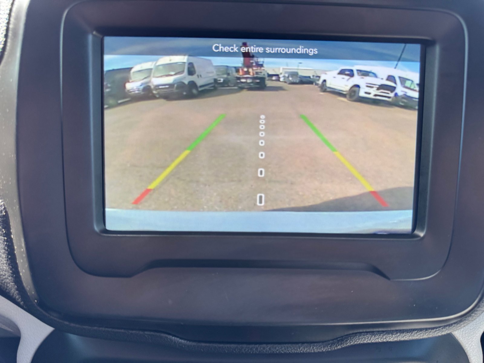 Used 2018 Jeep Renegade Latitude FWD image 27