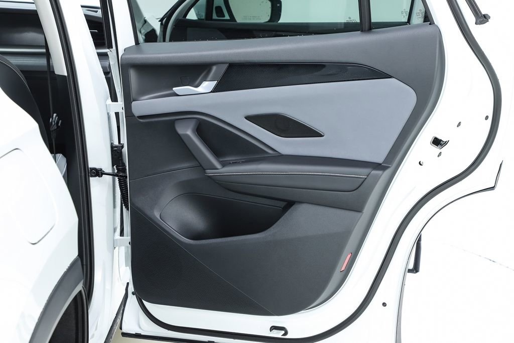 New 2026 Volkswagen Tiguan SE image 31