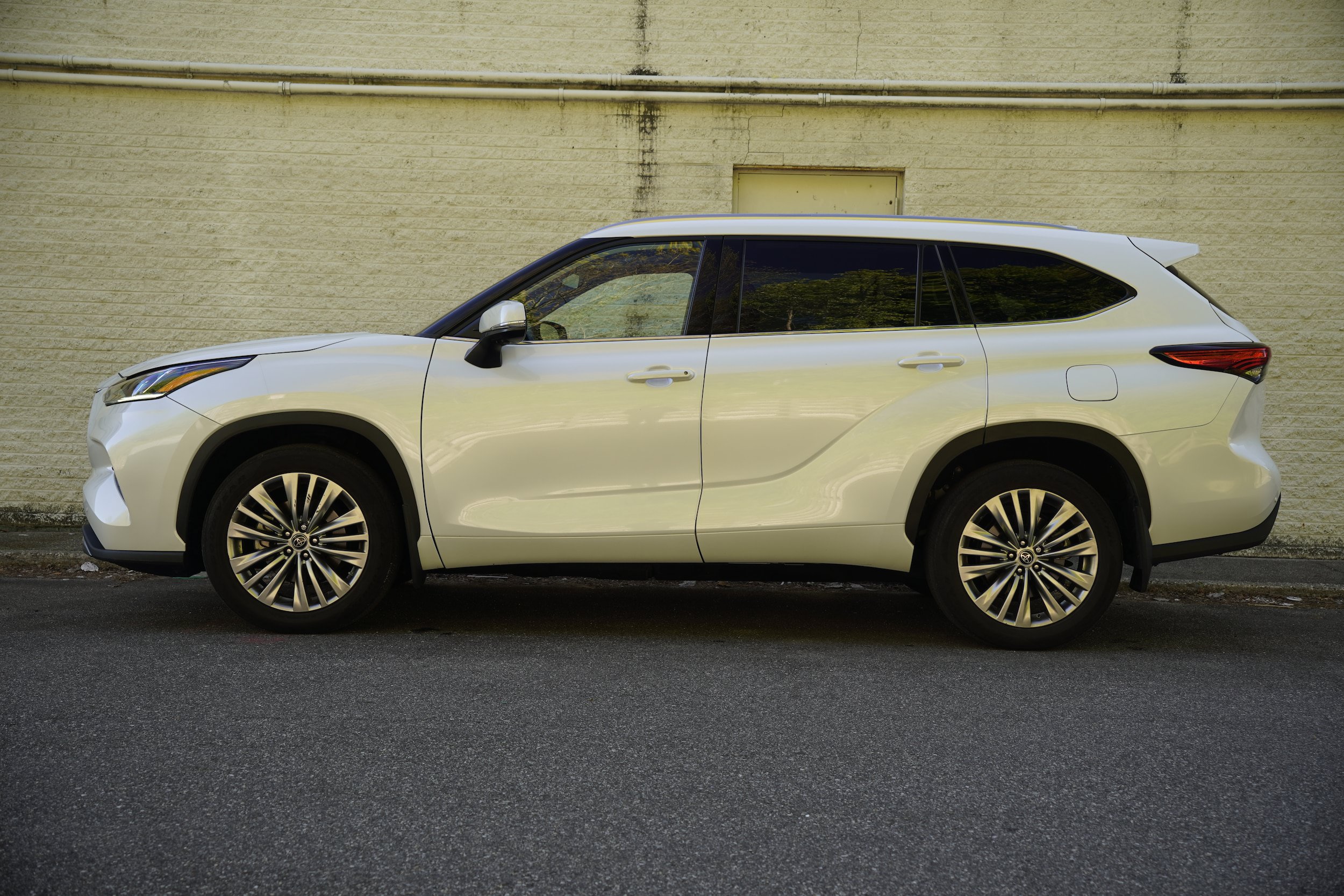 Used 2023 Toyota Highlander Platinum AWD/4WD image 4