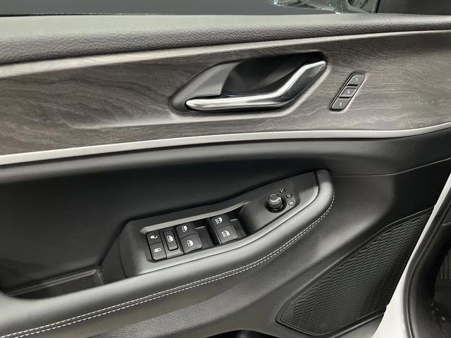 New 2025 Jeep Grand Cherokee L Limited w/ Luxury Tech Group II image 29