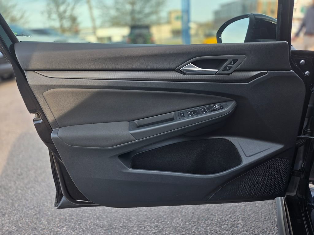 Used 2022 Volkswagen GTI SE FWD image 13