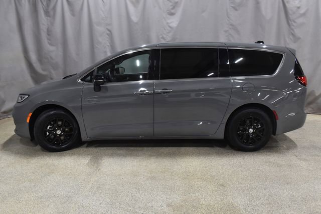 Certified 2025 Chrysler Pacifica Select image 6