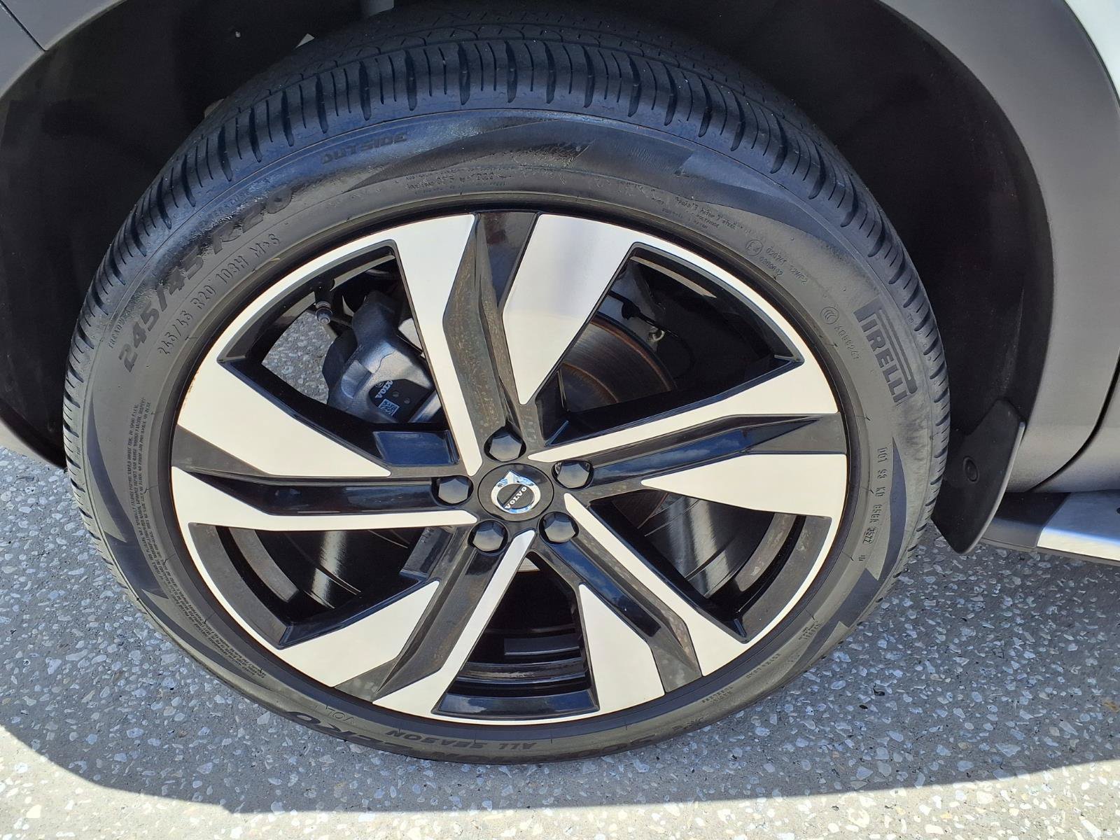 Certified 2023 Volvo XC40 B5 Ultimate w/ Protection Package Premier AWD/4WD image 9