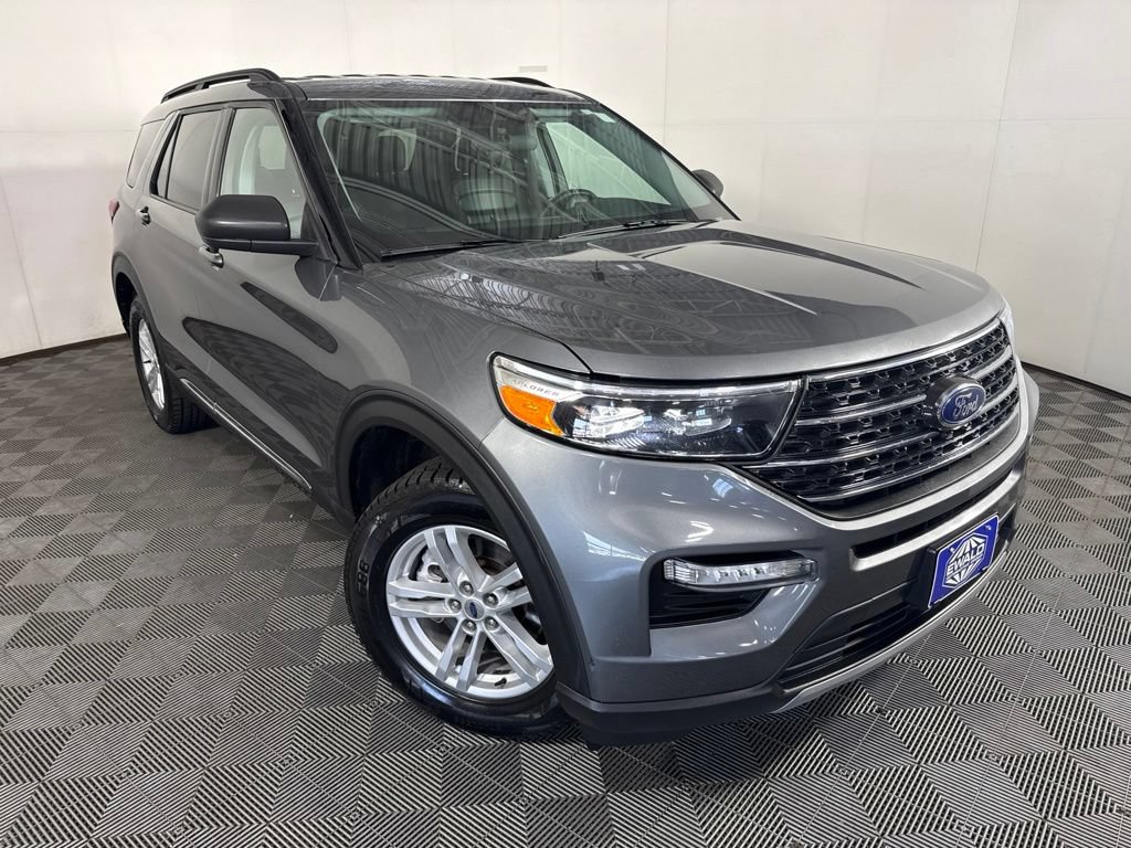 Used 2024 Ford Explorer XLT AWD/4WD image 2