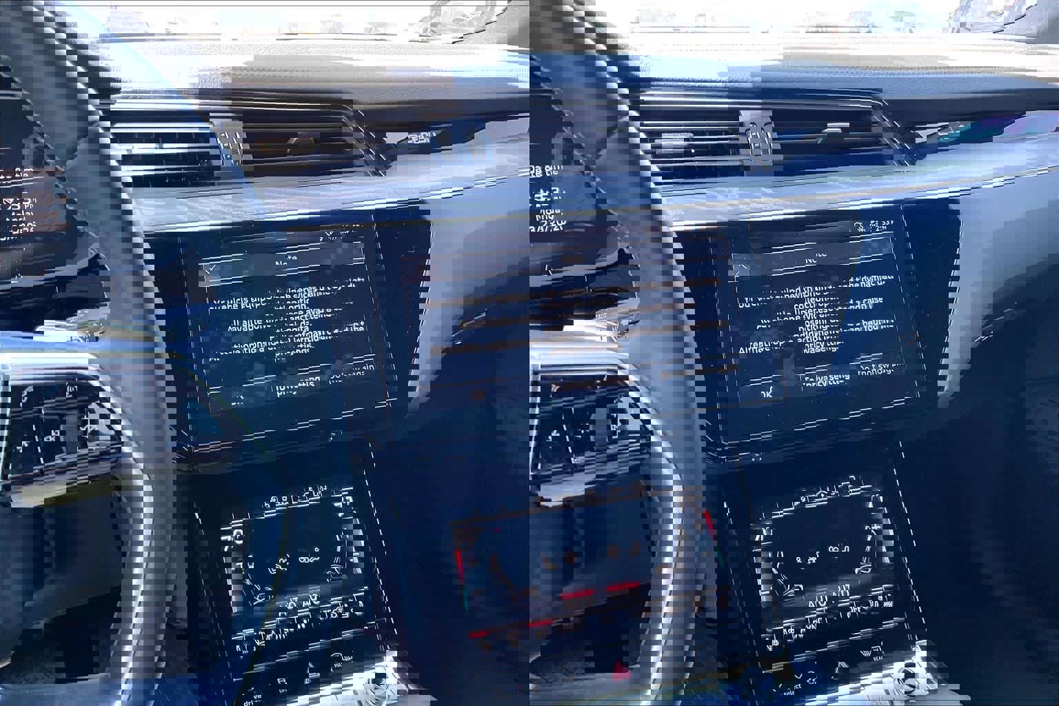 Used 2023 Audi e-tron Premium Plus w/ Premium Plus Package image 6